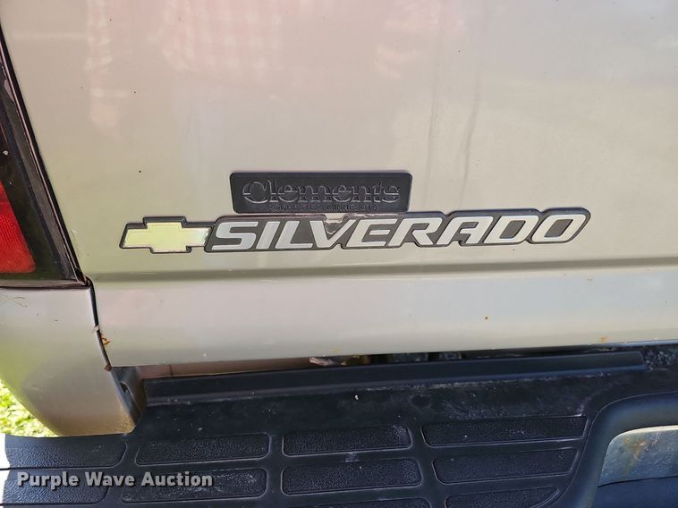 image for item DQ1184 2005 Chevrolet Silverado 2500HD  Ext. Cab pickup truck