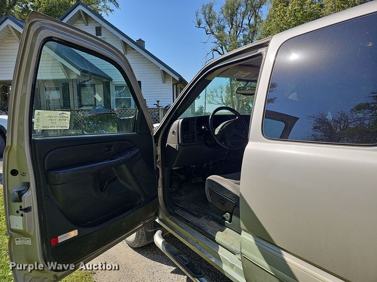 image for item DQ1184 2005 Chevrolet Silverado 2500HD  Ext. Cab pickup truck