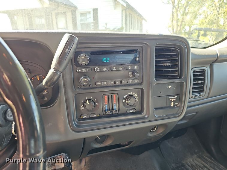 image for item DQ1184 2005 Chevrolet Silverado 2500HD  Ext. Cab pickup truck