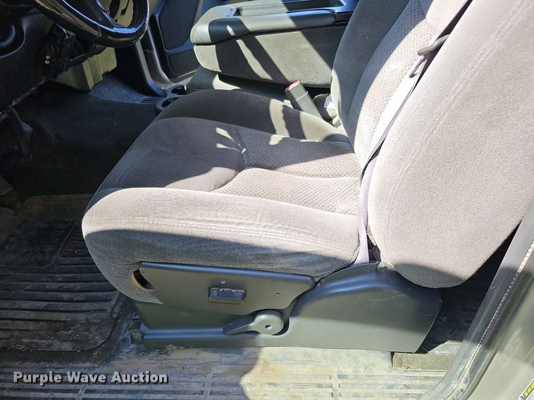 image for item DQ1184 2005 Chevrolet Silverado 2500HD  Ext. Cab pickup truck