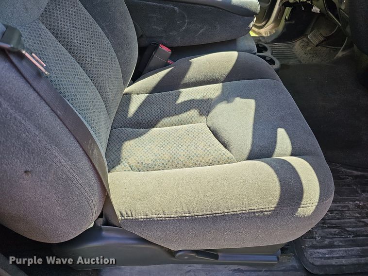 image for item DQ1184 2005 Chevrolet Silverado 2500HD  Ext. Cab pickup truck