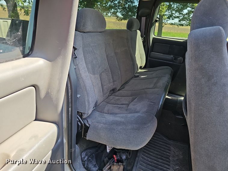 image for item DQ1184 2005 Chevrolet Silverado 2500HD  Ext. Cab pickup truck