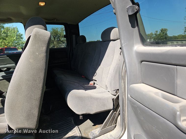 image for item DQ1184 2005 Chevrolet Silverado 2500HD  Ext. Cab pickup truck