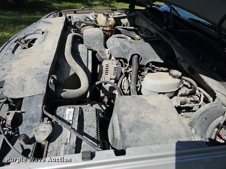 image for item DQ1184 2005 Chevrolet Silverado 2500HD  Ext. Cab pickup truck