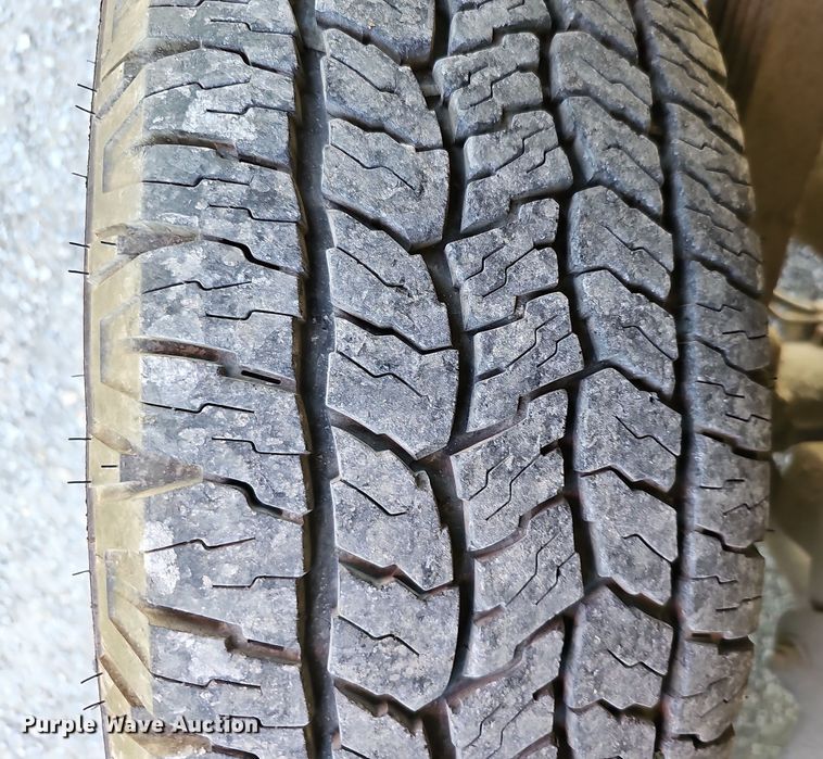 image for item DQ1184 2005 Chevrolet Silverado 2500HD  Ext. Cab pickup truck