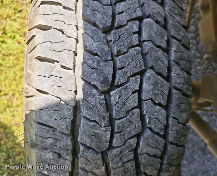 image for item DQ1184 2005 Chevrolet Silverado 2500HD  Ext. Cab pickup truck