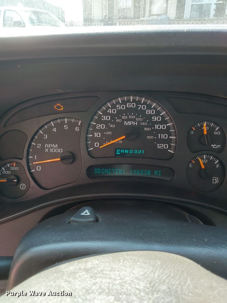 image for item DQ1184 2005 Chevrolet Silverado 2500HD  Ext. Cab pickup truck