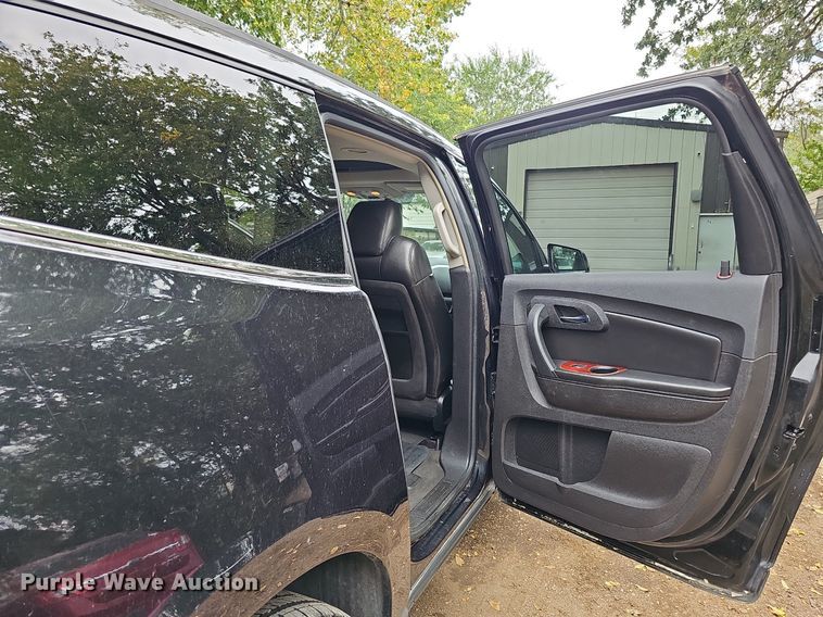 image for item DQ1193 2009 Chevrolet Traverse LT  SUV