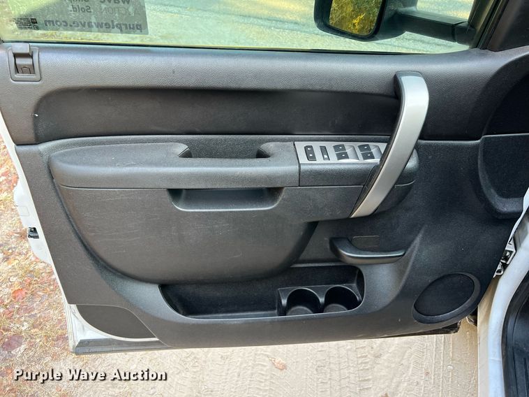 image for item DQ2214 2012 Chevrolet Silverado 1500  Ext. Cab pickup truck