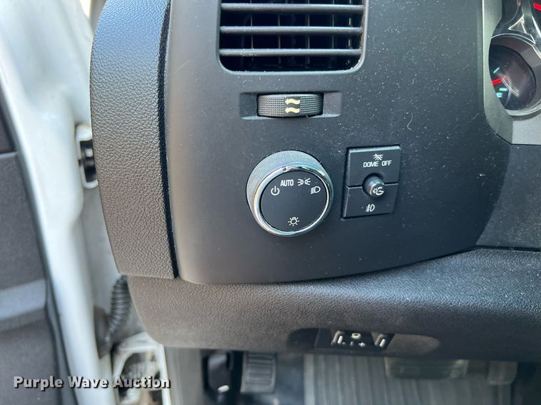 image for item DQ2214 2012 Chevrolet Silverado 1500  Ext. Cab pickup truck