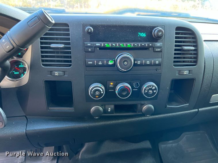 image for item DQ2214 2012 Chevrolet Silverado 1500  Ext. Cab pickup truck