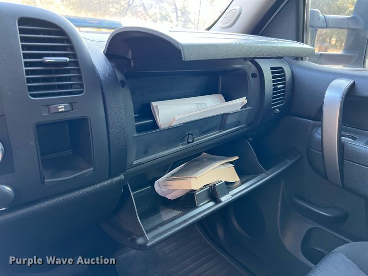 image for item DQ2214 2012 Chevrolet Silverado 1500  Ext. Cab pickup truck