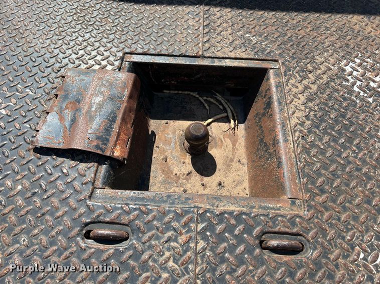 image for item DQ2215 2005 Dodge Ram 3500  Quad Cab flatbed pickup truck