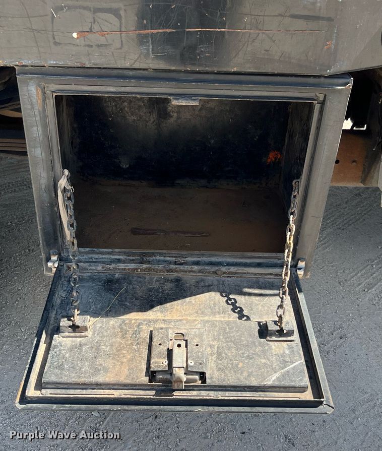 image for item DQ2215 2005 Dodge Ram 3500  Quad Cab flatbed pickup truck