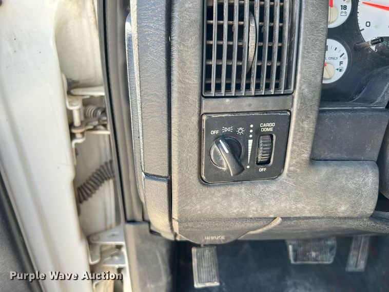 image for item DQ2215 2005 Dodge Ram 3500  Quad Cab flatbed pickup truck