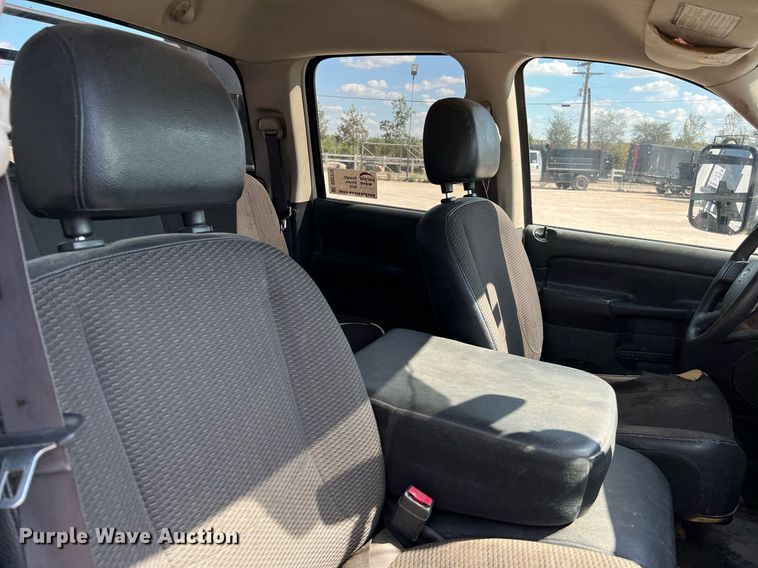 image for item DQ2215 2005 Dodge Ram 3500  Quad Cab flatbed pickup truck