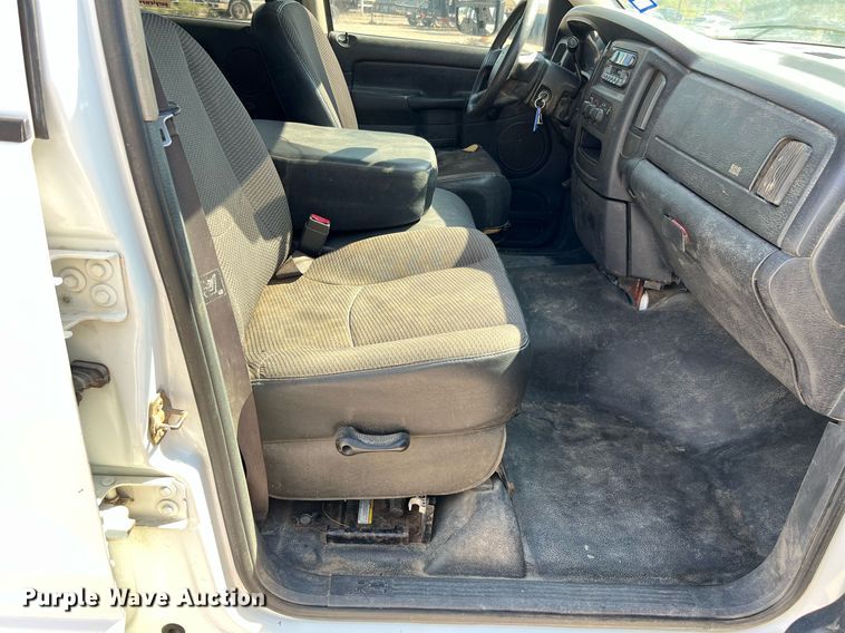 image for item DQ2215 2005 Dodge Ram 3500  Quad Cab flatbed pickup truck