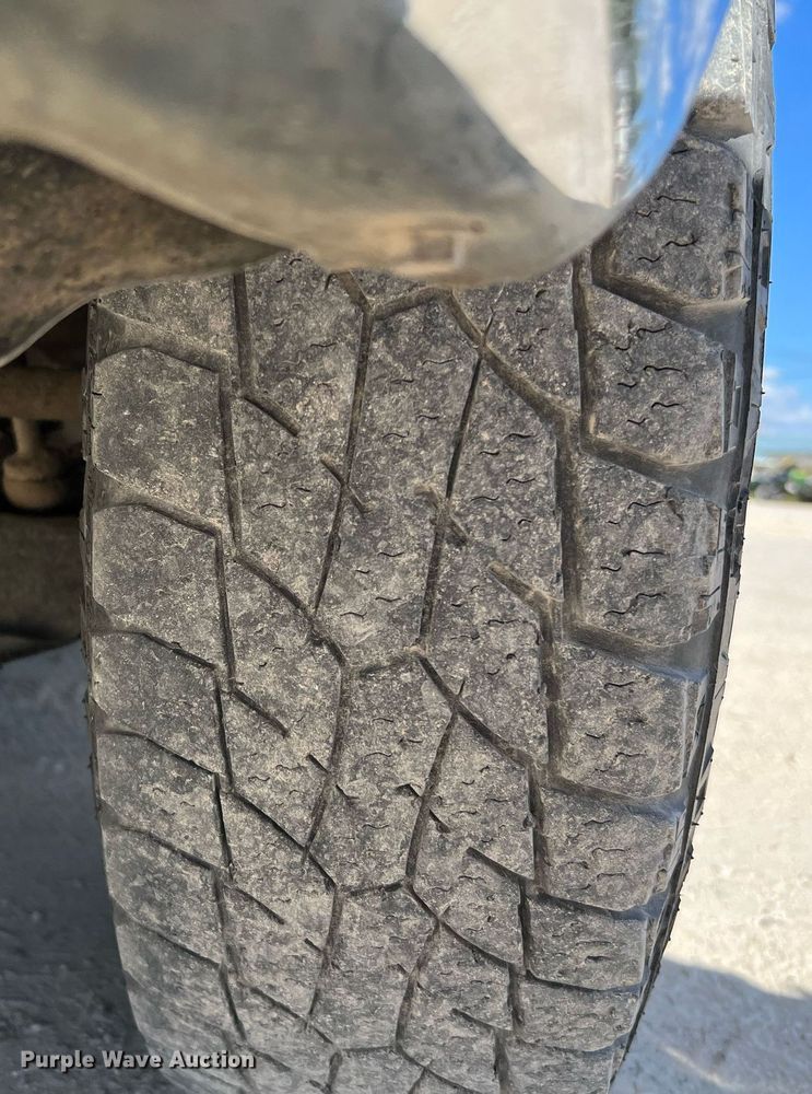 image for item DQ2215 2005 Dodge Ram 3500  Quad Cab flatbed pickup truck