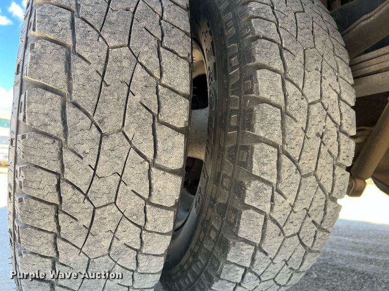 image for item DQ2215 2005 Dodge Ram 3500  Quad Cab flatbed pickup truck