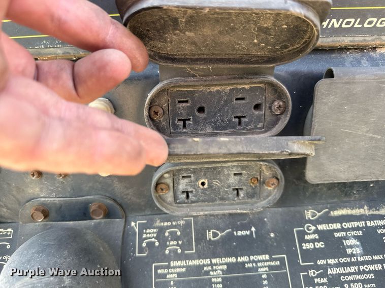 image for item DQ7373 Lincoln Electric Ranger 250  welder/ generator