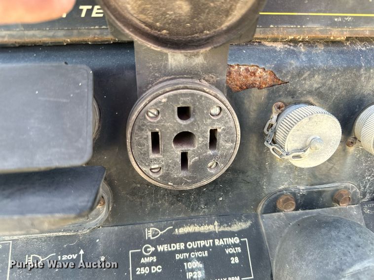 image for item DQ7373 Lincoln Electric Ranger 250  welder/ generator