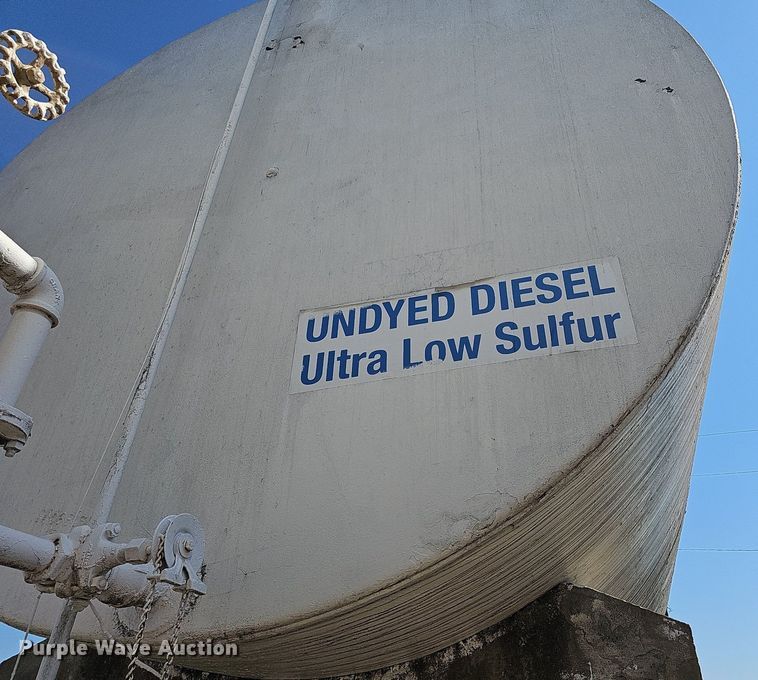 image for item DR5777 (2) fuel tanks