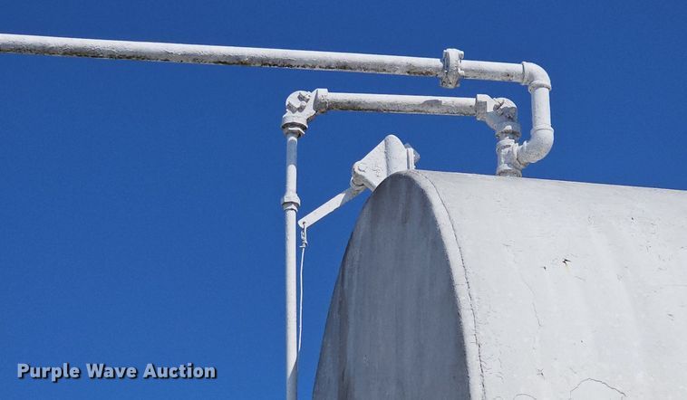 image for item DR5777 (2) fuel tanks