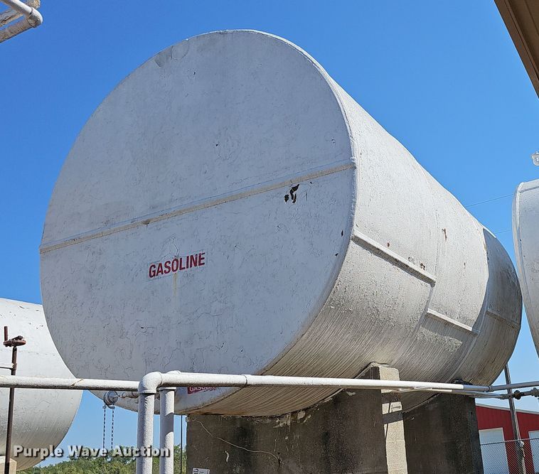 image for item DR5778 (2) fuel tanks