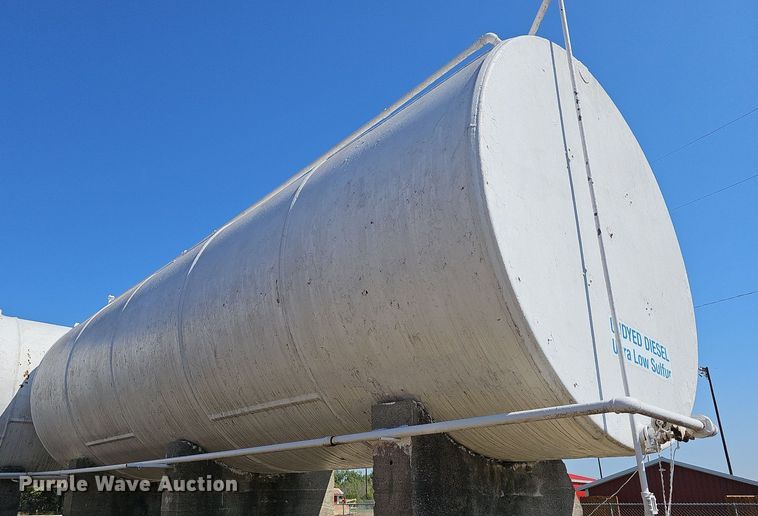 image for item DR5778 (2) fuel tanks