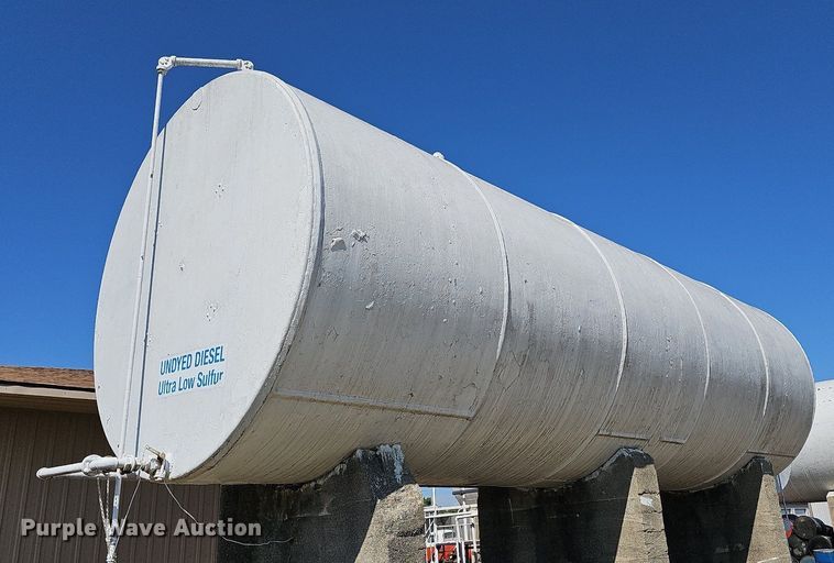 image for item DR5778 (2) fuel tanks