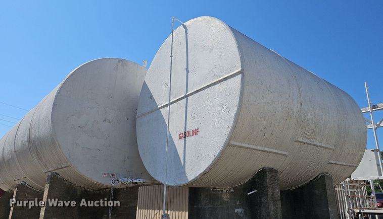 image for item DR5778 (2) fuel tanks