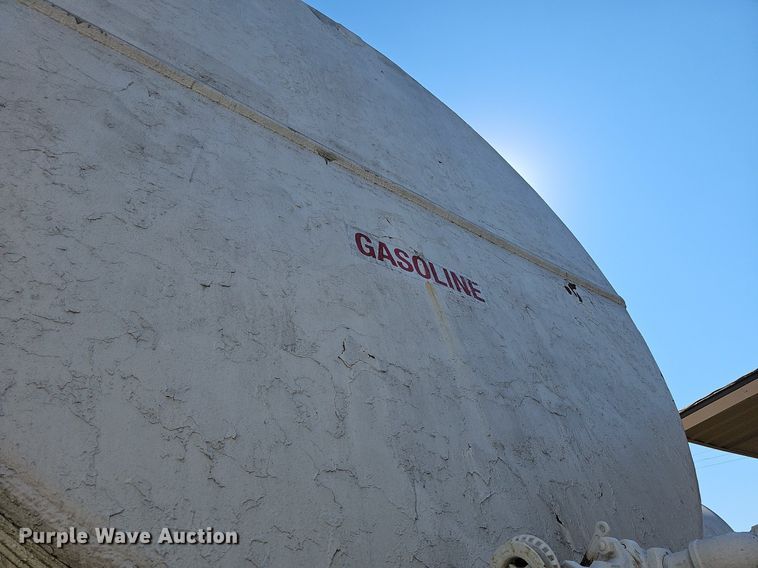 image for item DR5778 (2) fuel tanks