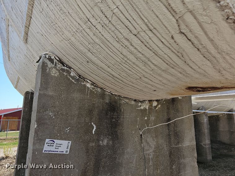 image for item DR5778 (2) fuel tanks