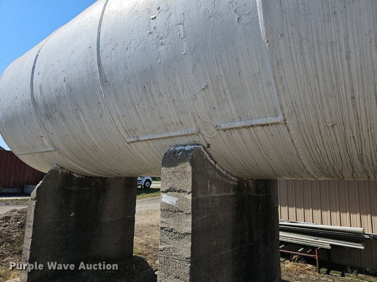 image for item DR5778 (2) fuel tanks