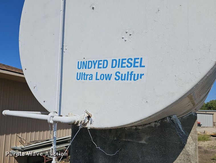 image for item DR5778 (2) fuel tanks