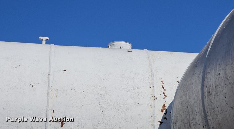 image for item DR5778 (2) fuel tanks