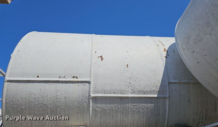 image for item DR5778 (2) fuel tanks