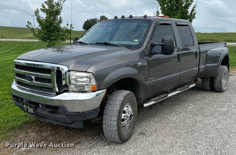 image for item DS2157 2002  Ford F350 Super Duty  Crew Cab pickup truck