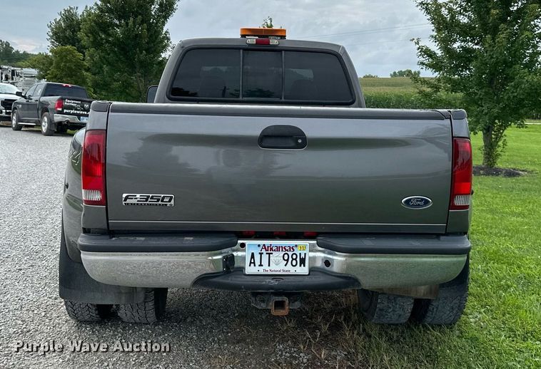 image for item DS2157 2002  Ford F350 Super Duty  Crew Cab pickup truck