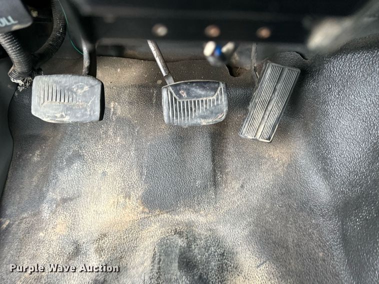 image for item DS2157 2002  Ford F350 Super Duty  Crew Cab pickup truck