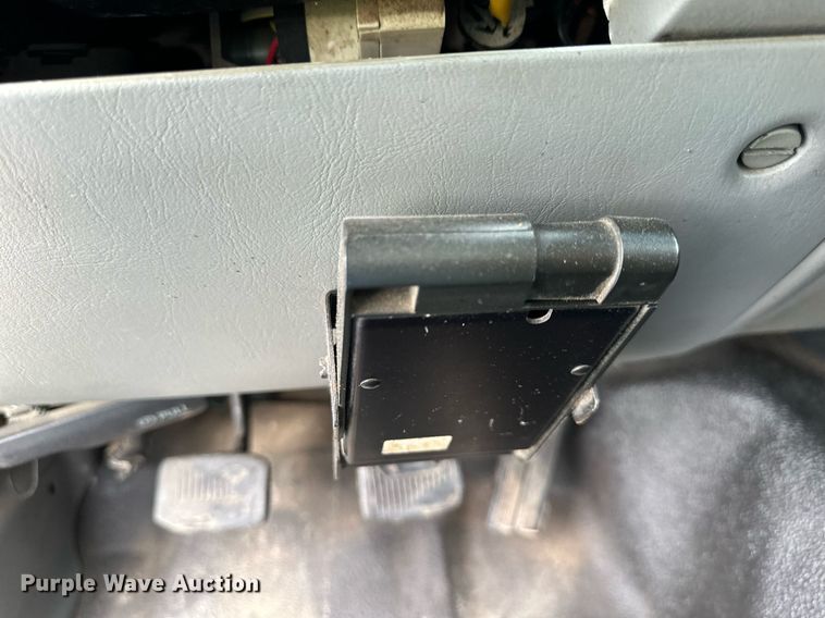 image for item DS2157 2002  Ford F350 Super Duty  Crew Cab pickup truck