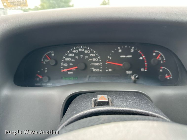 image for item DS2157 2002  Ford F350 Super Duty  Crew Cab pickup truck