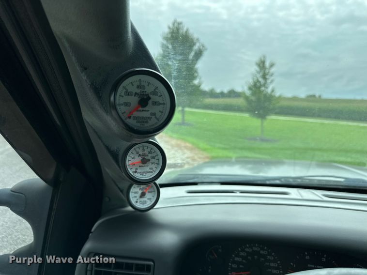 image for item DS2157 2002  Ford F350 Super Duty  Crew Cab pickup truck