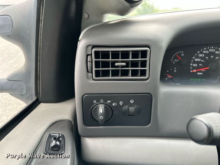 image for item DS2157 2002  Ford F350 Super Duty  Crew Cab pickup truck