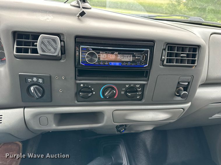 image for item DS2157 2002  Ford F350 Super Duty  Crew Cab pickup truck