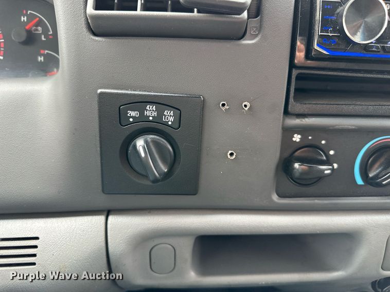 image for item DS2157 2002  Ford F350 Super Duty  Crew Cab pickup truck