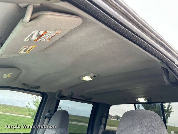 image for item DS2157 2002  Ford F350 Super Duty  Crew Cab pickup truck