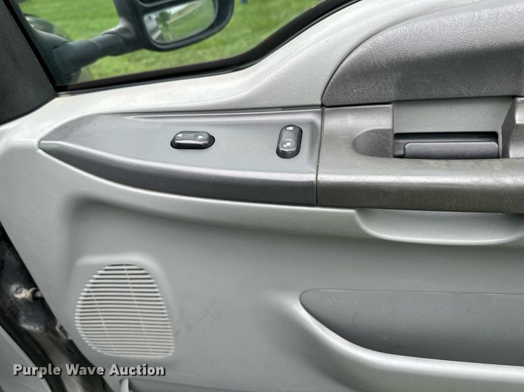 image for item DS2157 2002  Ford F350 Super Duty  Crew Cab pickup truck