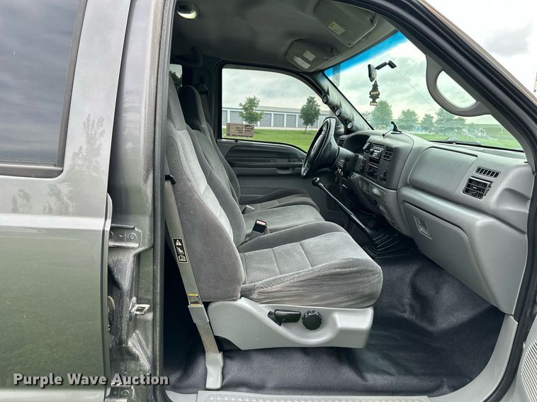 image for item DS2157 2002  Ford F350 Super Duty  Crew Cab pickup truck