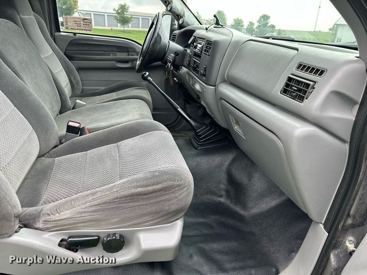 image for item DS2157 2002  Ford F350 Super Duty  Crew Cab pickup truck